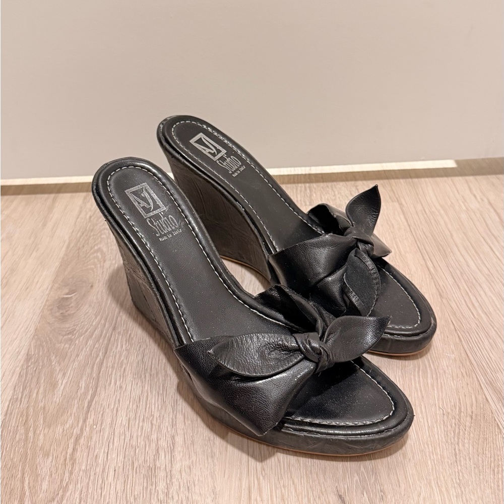 Black Knot-Front Wedges